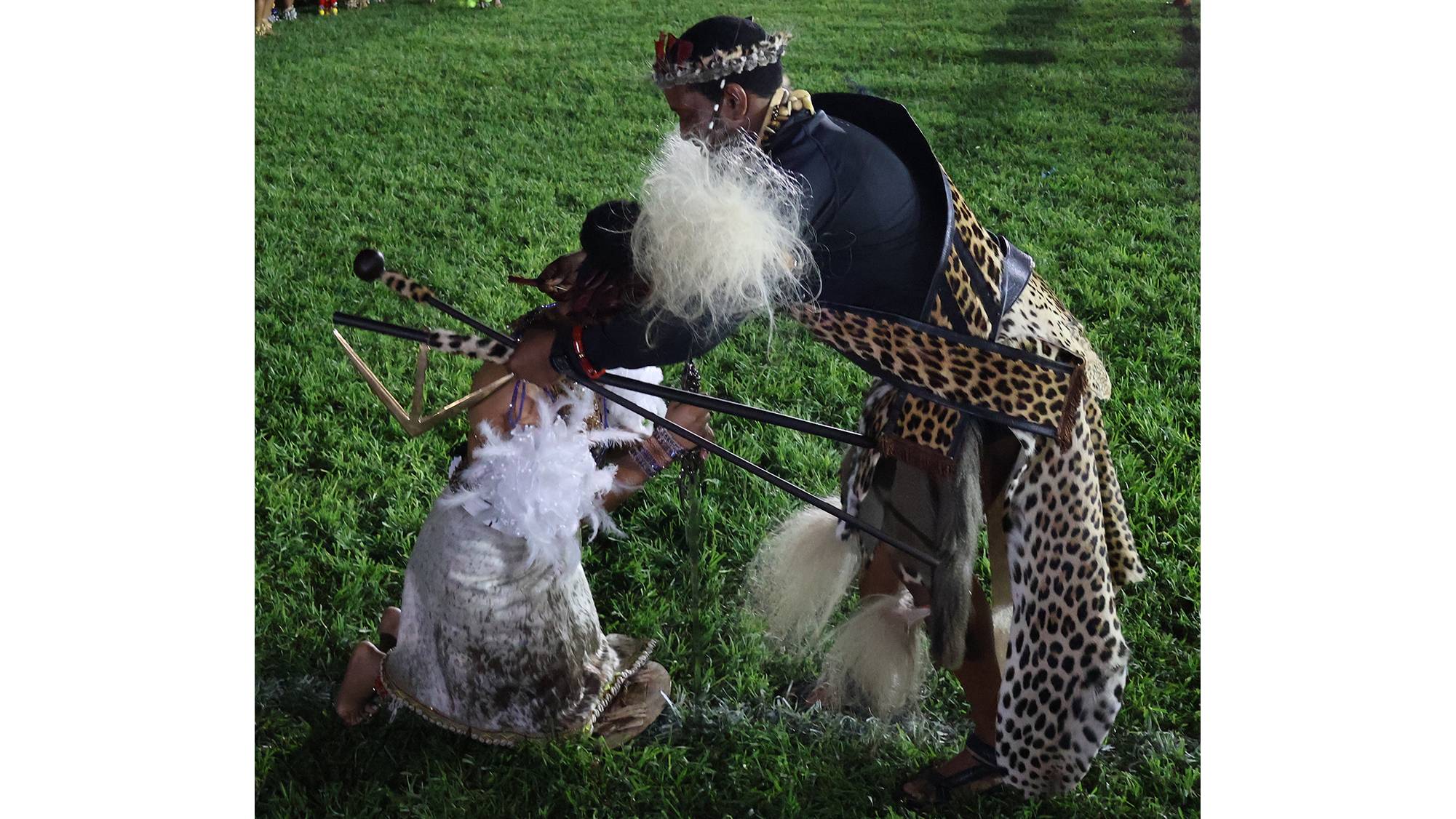 King Misuzulu kaZwelithini of the Zulu nation putting a necklace on Liphovela Princess Sihle Mdluli. 